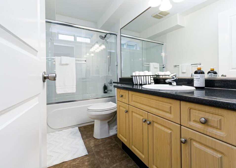 빅토리아 Cozy Renovated Oasis W Private Terrace & Parking 빌라 외부 사진