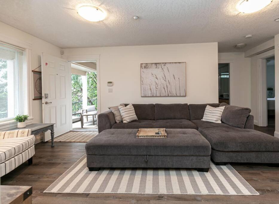 빅토리아 Cozy Renovated Oasis W Private Terrace & Parking 빌라 외부 사진
