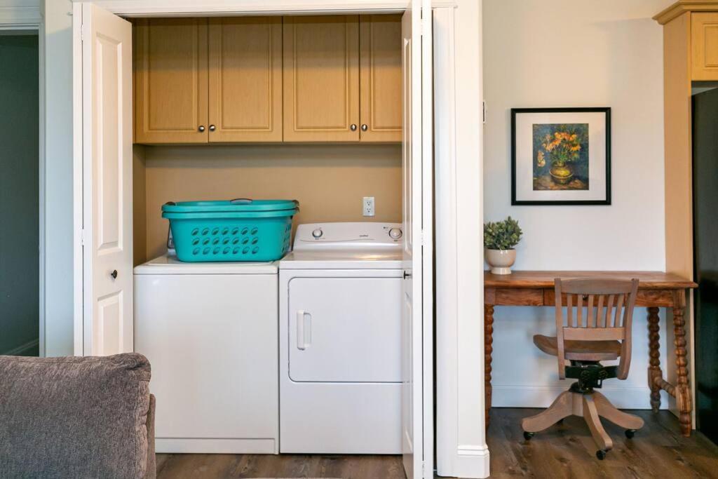 빅토리아 Cozy Renovated Oasis W Private Terrace & Parking 빌라 외부 사진