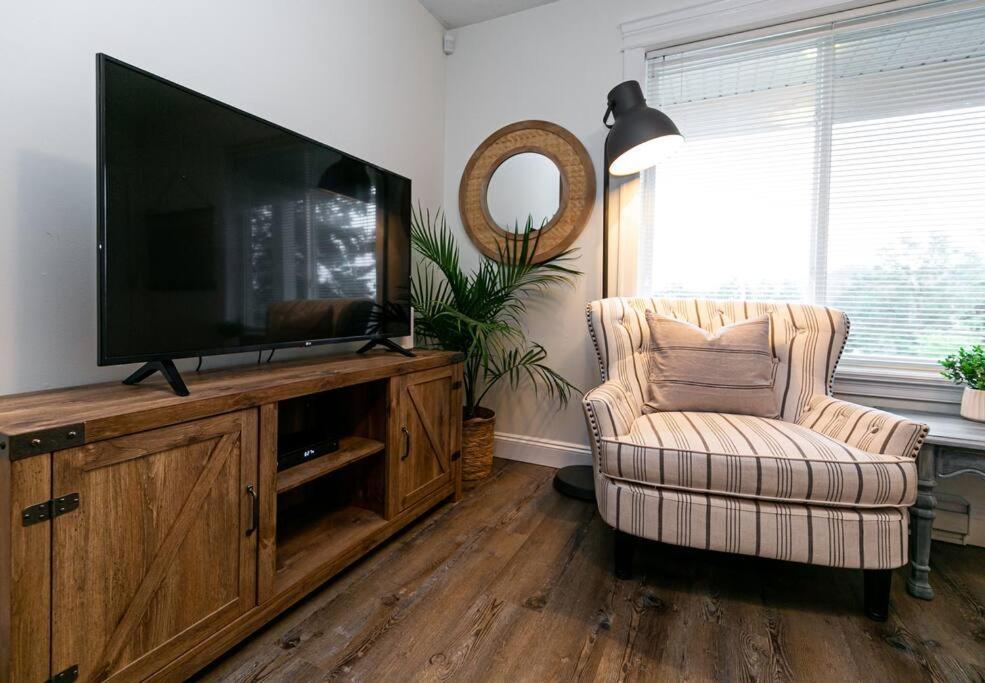 빅토리아 Cozy Renovated Oasis W Private Terrace & Parking 빌라 외부 사진